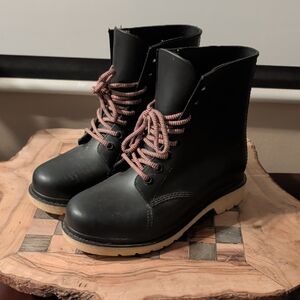 Stylish Black Boots with Pink Laces